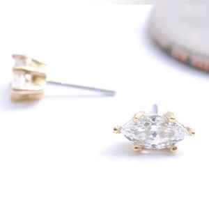 Anatometal prong-set Marquise 18k Yellow Gold Threadless end
